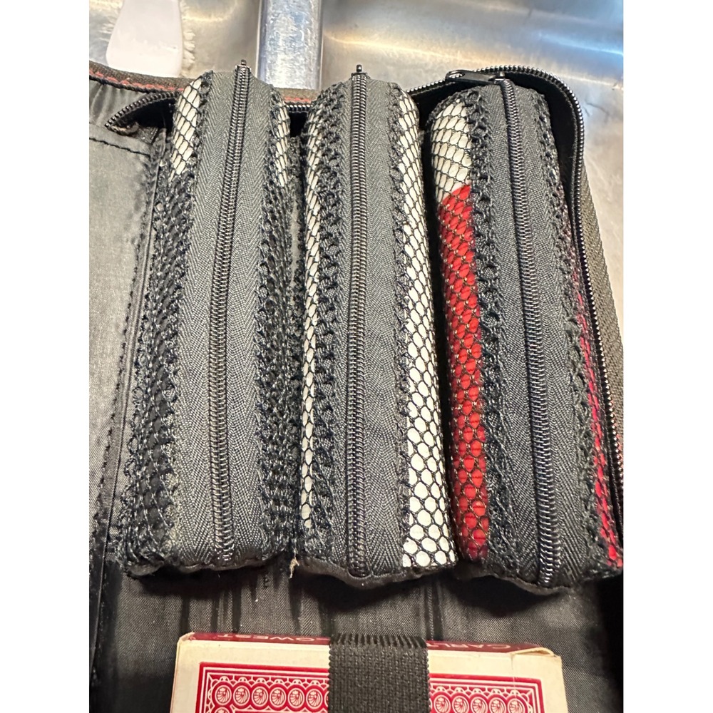 VTG Marlboro Poker Chip Card Travel Case Zippered 2 decks, 3 rolls of poker chip - Picture 6 of 7